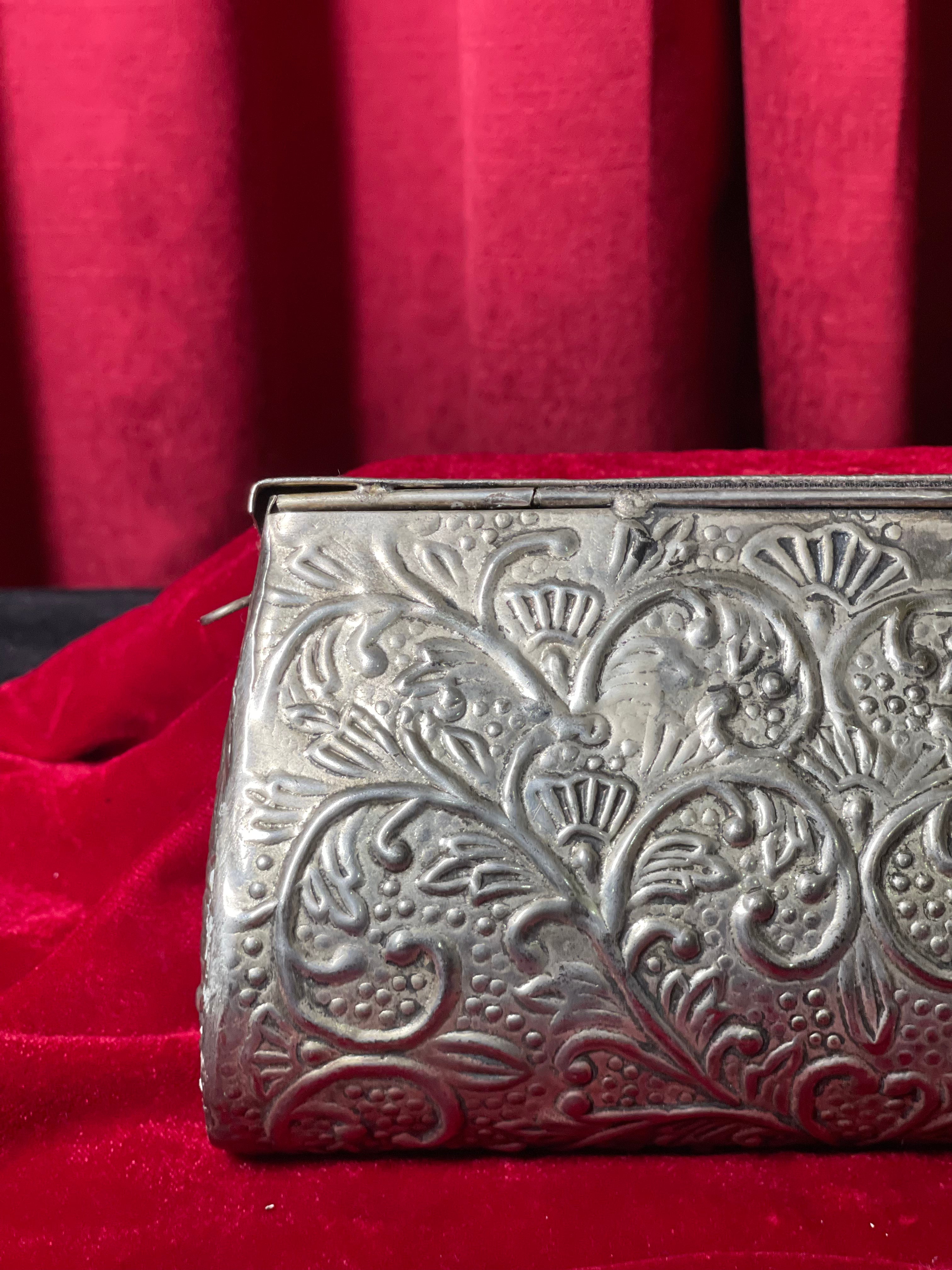 Oxidized Hand Clutch